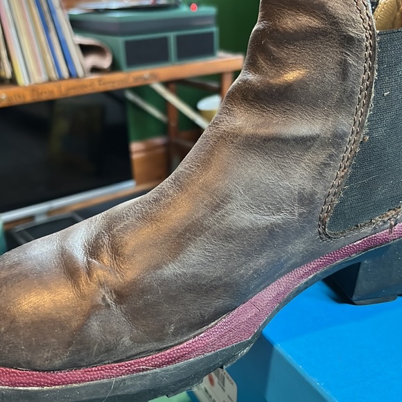 John Fluevog Lug sole chestnut brown Chelsea boot from Fluevog. 8M/10L - Picture 6 of 10